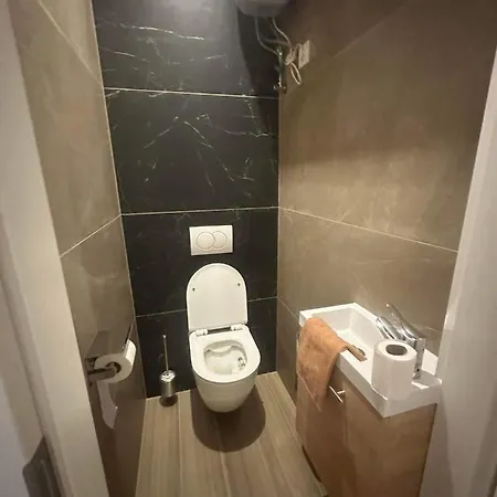 Orangehomes High Class 4 Bedroom Budapest