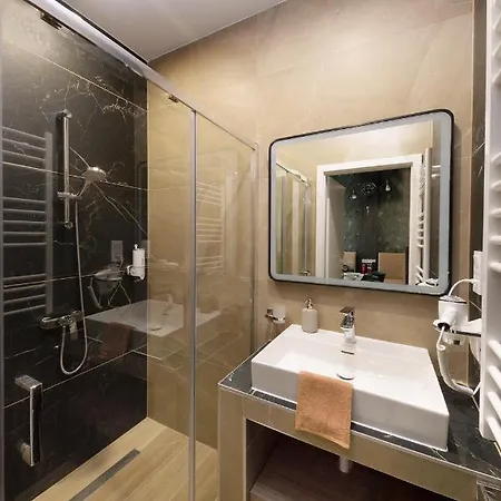 Orangehomes High Class 4 Bedroom Apartment *