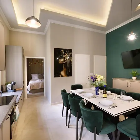 Orangehomes High Class 4 Bedroom Apartment Budapest